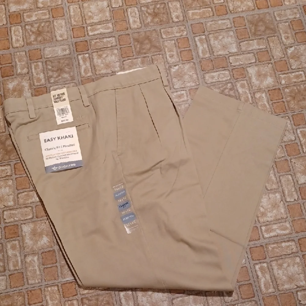 Dockers Men's Classic Fit Khaki Pants 36x32